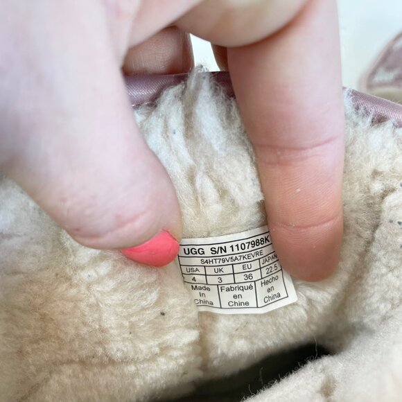 UGG Classic Short II Sequin Star Snow Boot Pink Size 4 Kids Wool Lined 1107988K - Picture 9 of 11